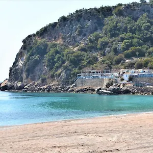 alexis-house.albaniahotels.org/